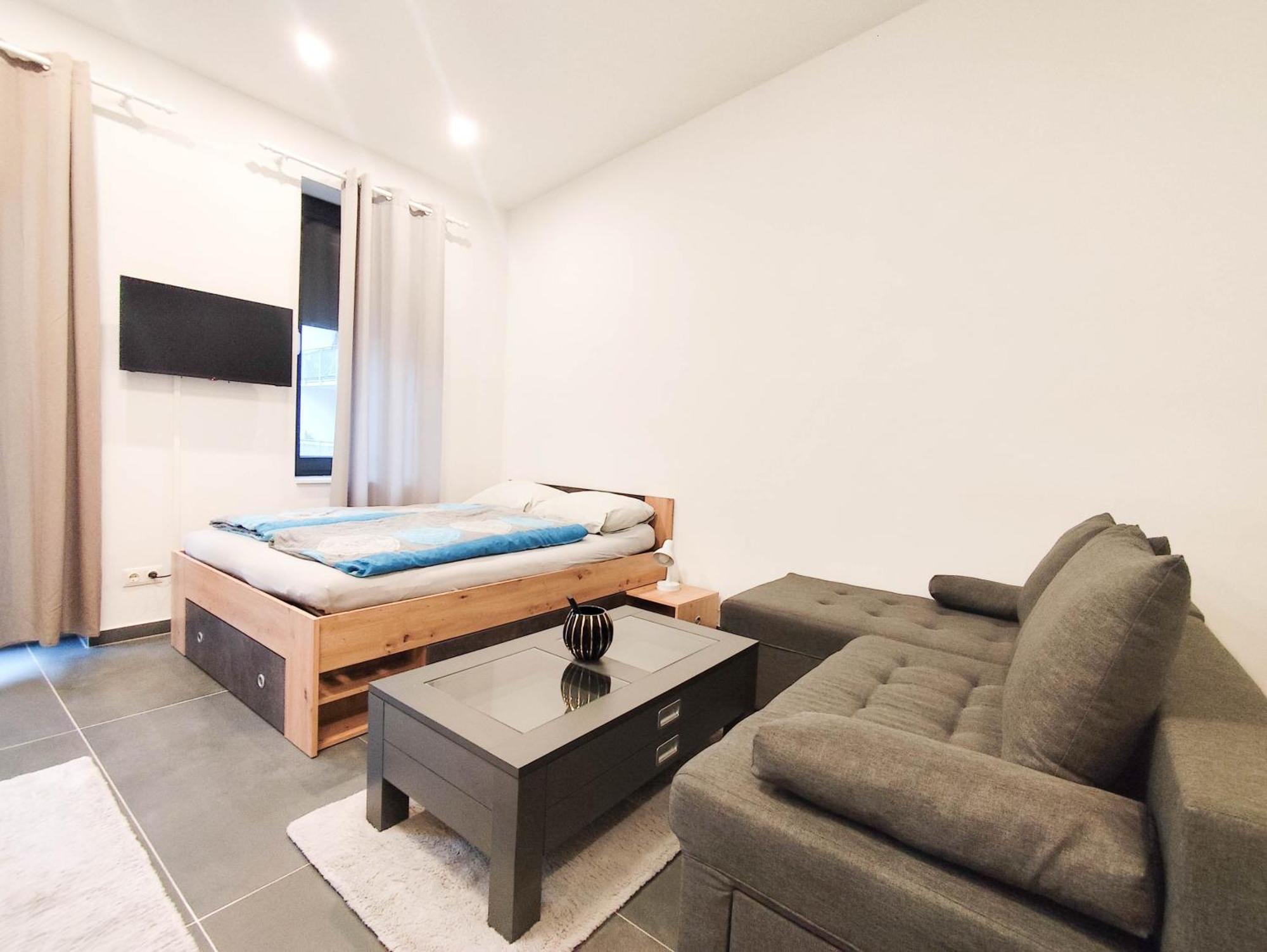 Apartment Cozy In Location With Free Parking *