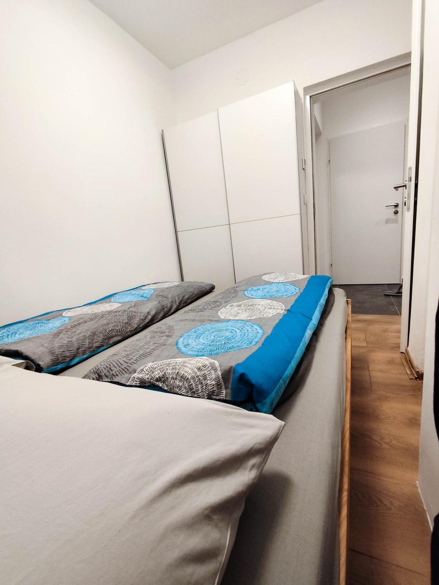 Cozy In Location With Free Parking