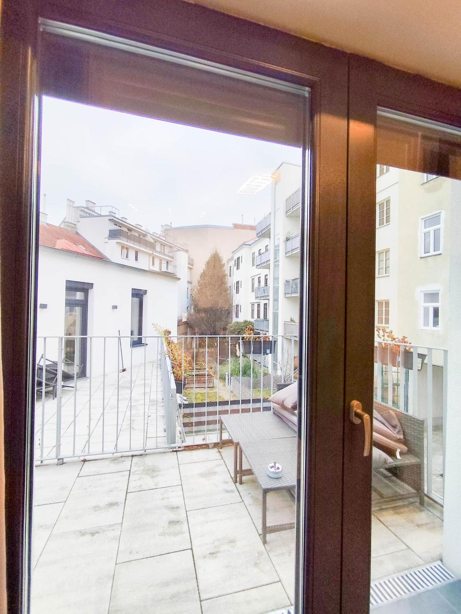 Apartment Cozy In Location With Free Parking *