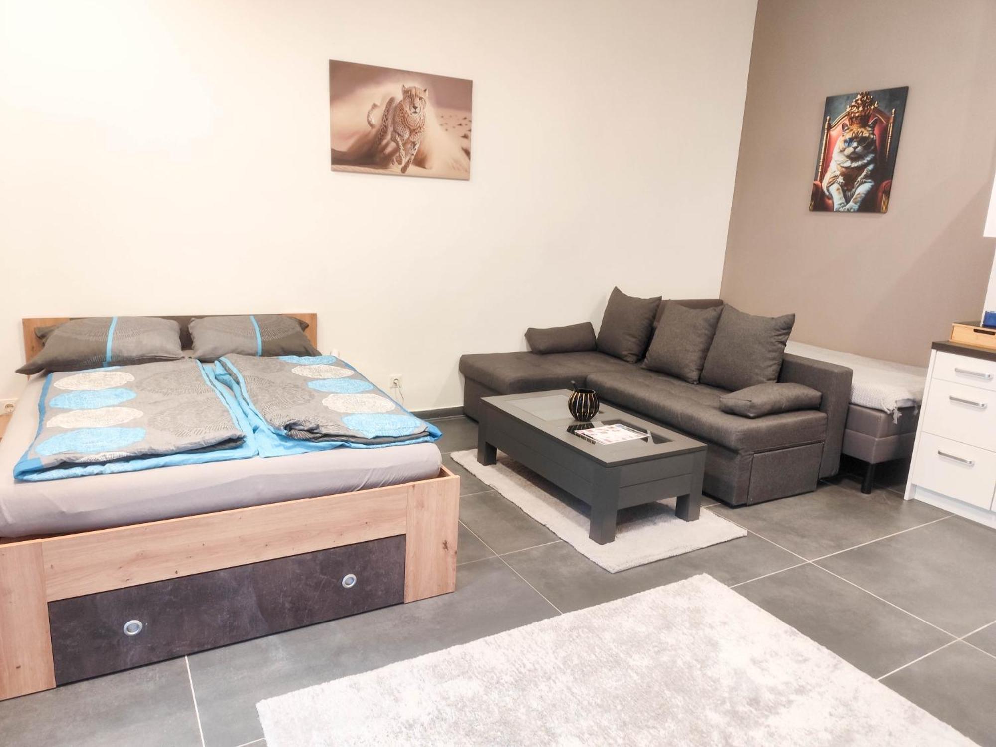 Cozy In Location With Free Parking *