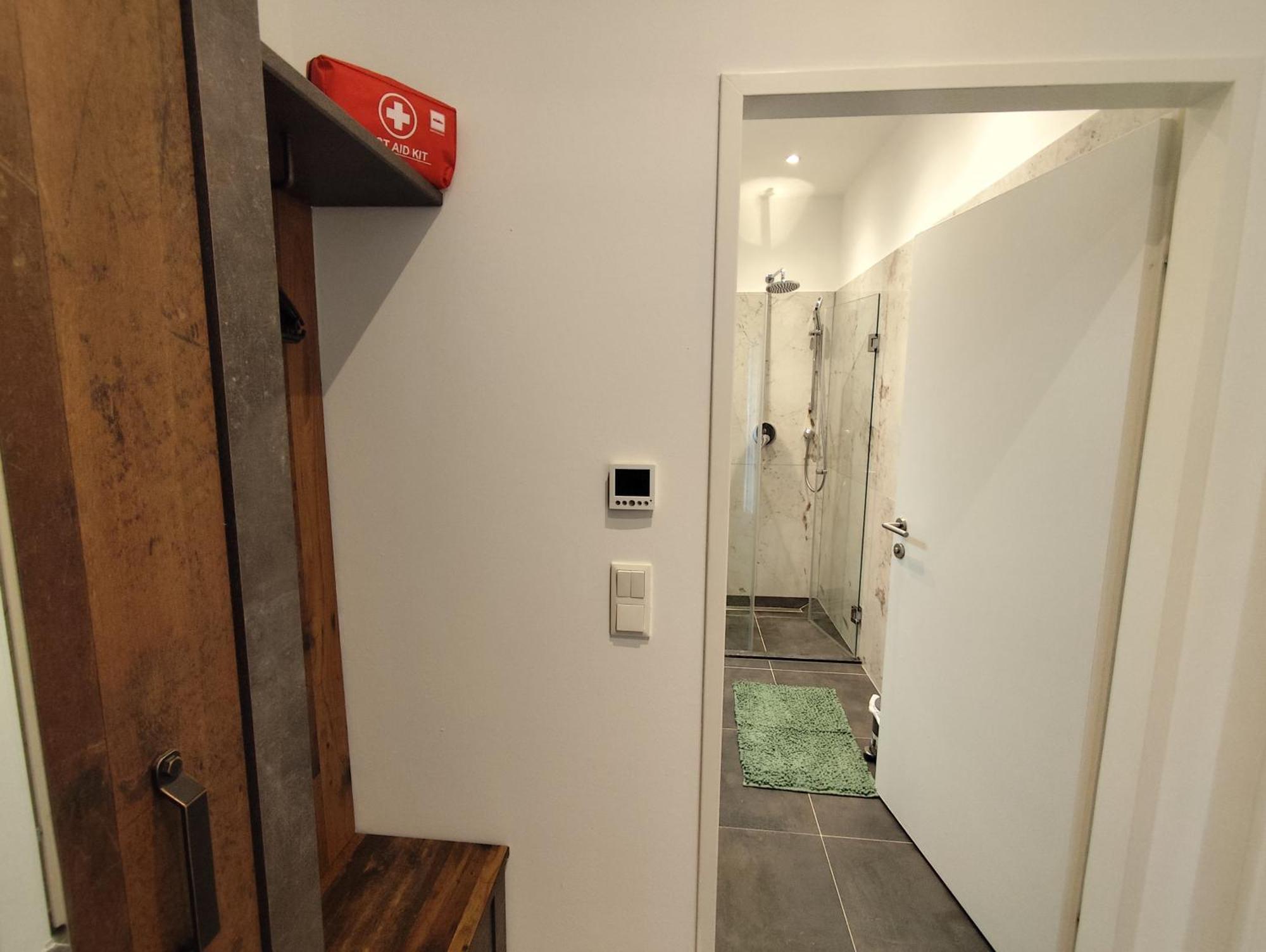 Cozy In Location With Free Parking *