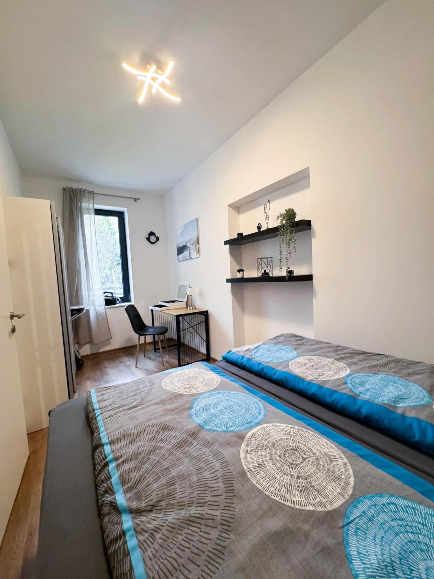 Cozy In Location With Free Parking