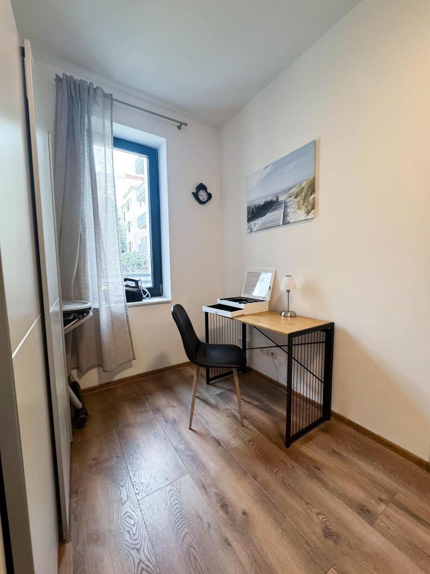 Cozy In Location With Free Parking *