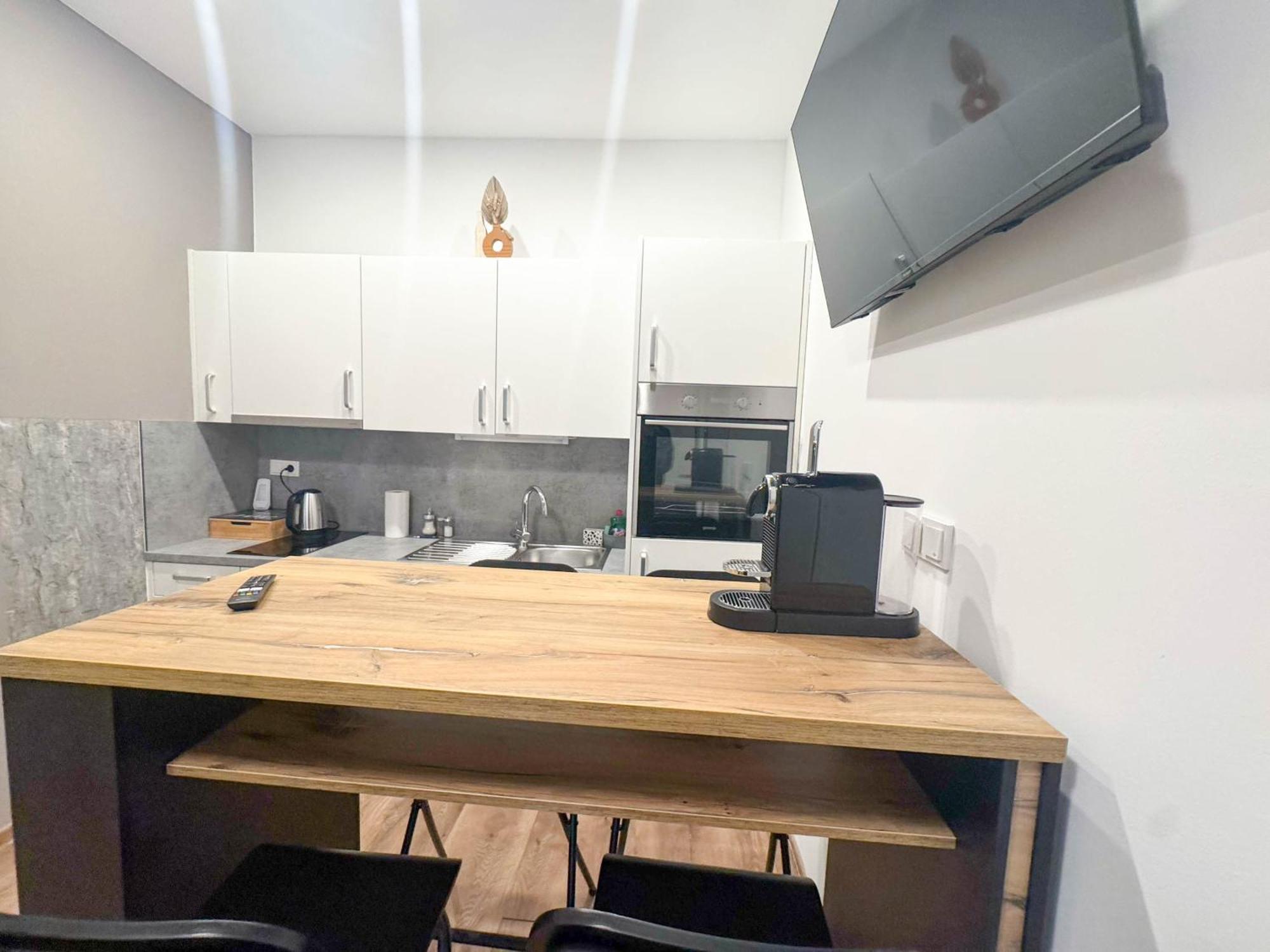 Cozy In Location With Free Parking Apartmán